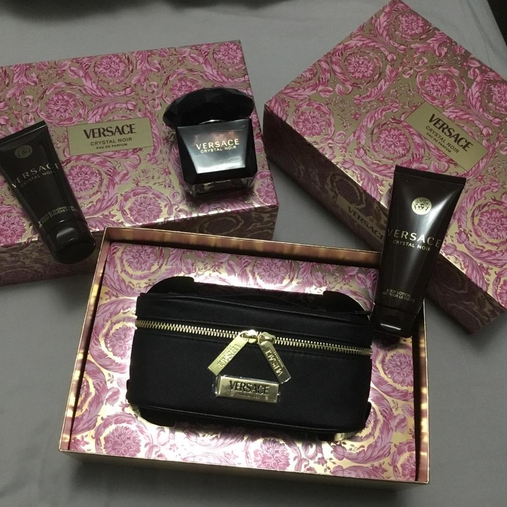Versace Crystal Noir Gift Set Brand New